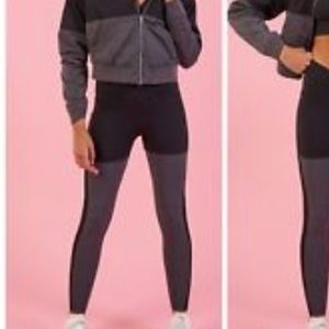 Nikki Blackletter Season 2 Leggings- Sz Medium